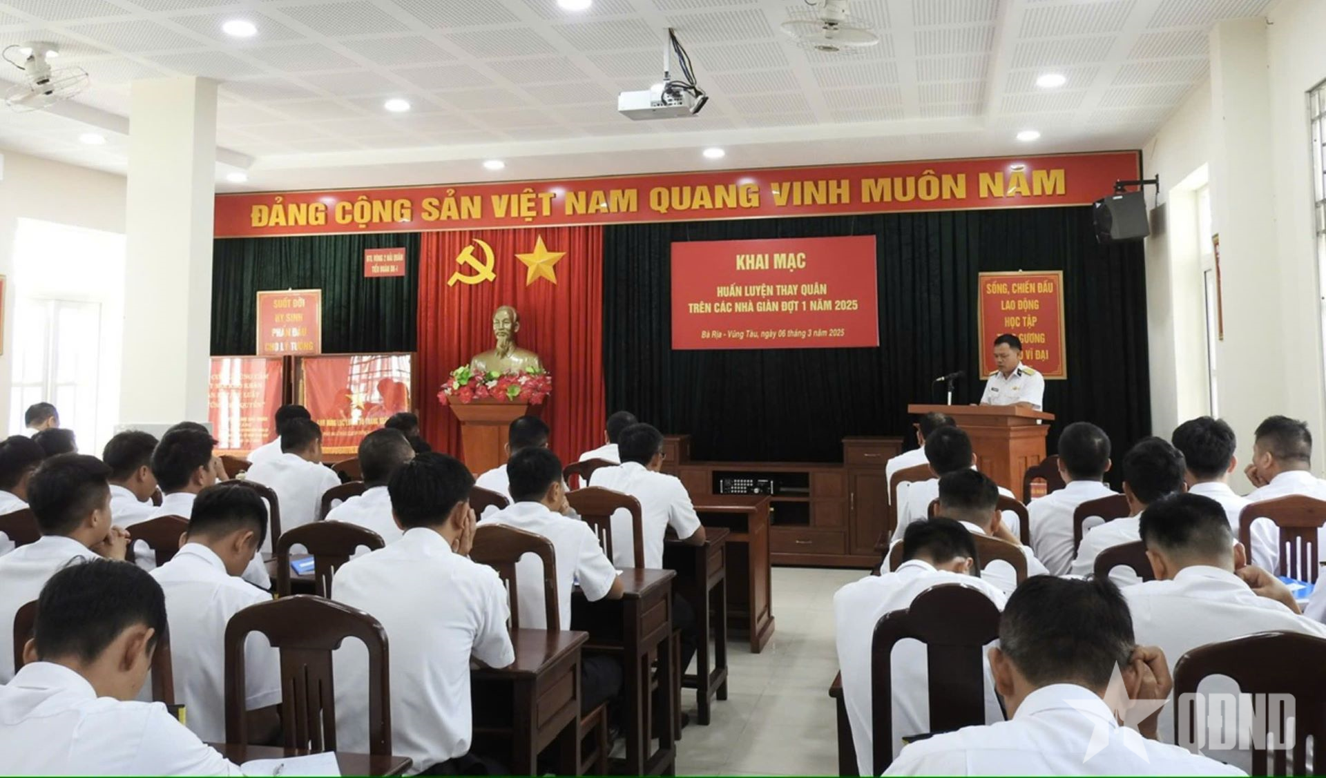 Huấn luyện thay quân trên các nhà giàn đợt 1